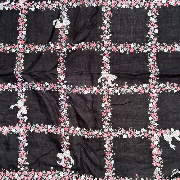 JOLIE MODE Pretty floral handkerchief. No stains or snags. - Picture 5 of 5